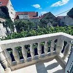 Jakov *
