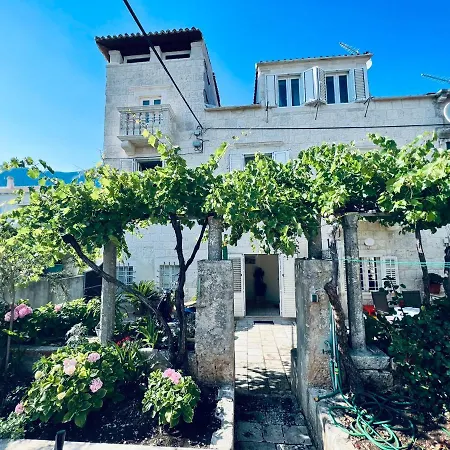 Jakov Apartman Orebic