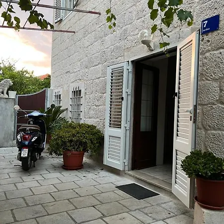 Jakov Apartman Orebic